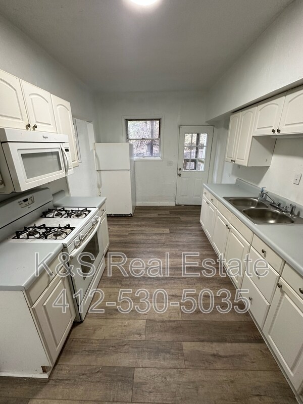 Photo - 668 Middle Avenue