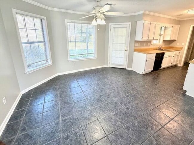 Photo - Available Now 5 Bedroom 2 Bath Home In Memphis