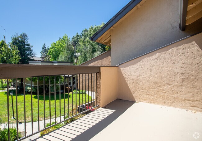 2BR, 1BA - The Devon