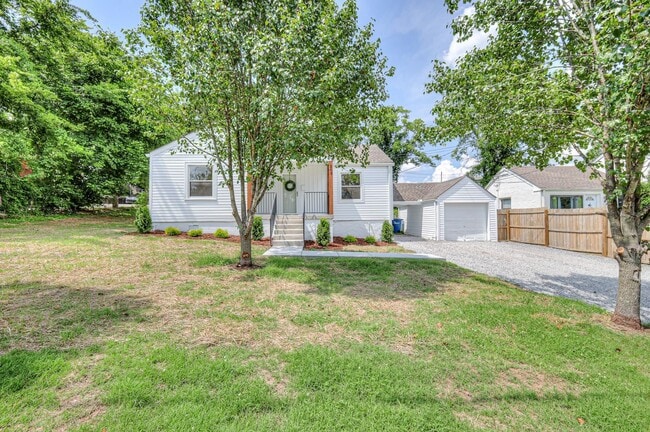 Photo - 203 W Cedar St