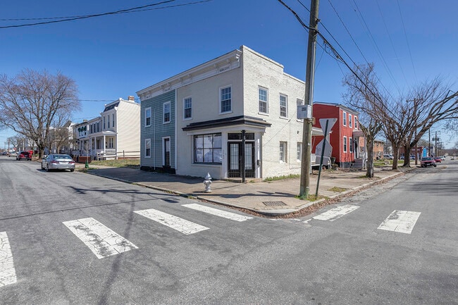 Building Photo - 2902 E Clay St Unit 1