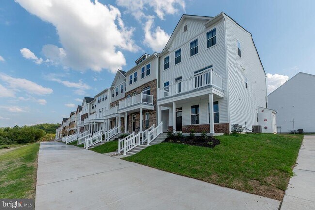 Photo - 713 Platinum Dr