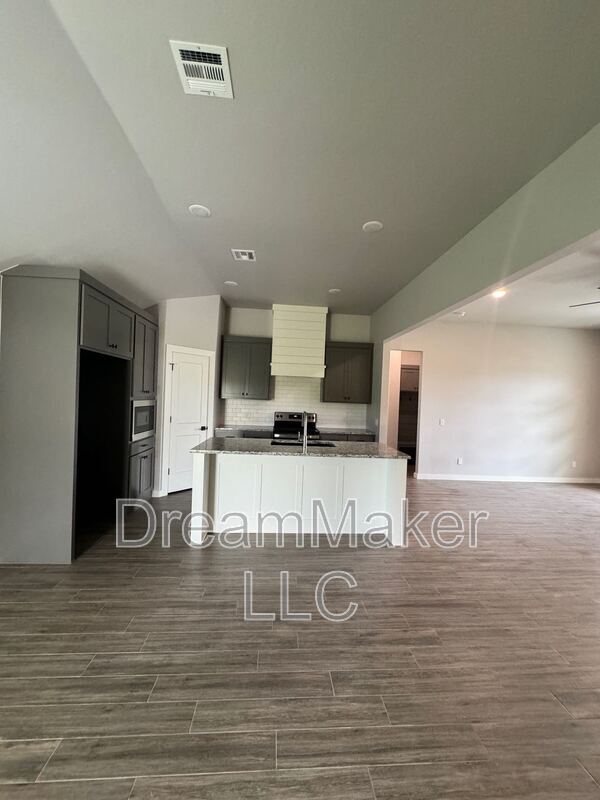 Photo - 736 Apple Blossom Wy