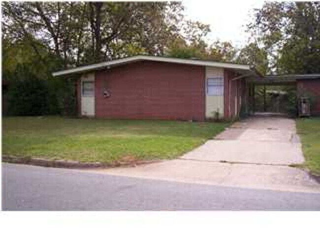 Building Photo - Nice three bedroom one bath Rental