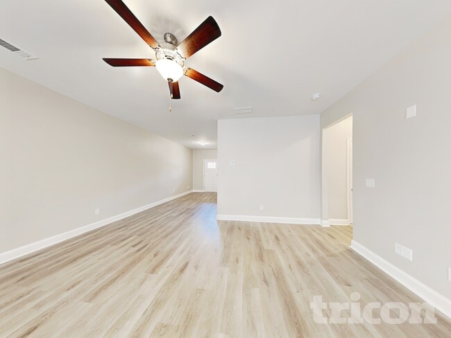 Photo - 821 Crescent Way