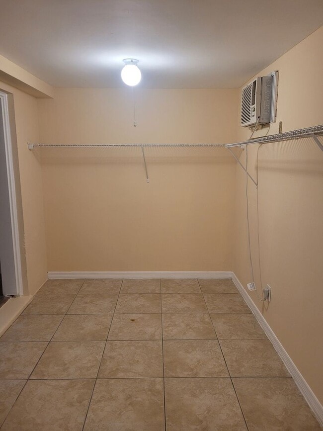 Building Photo - Atlantic 1016 Unit 1/2