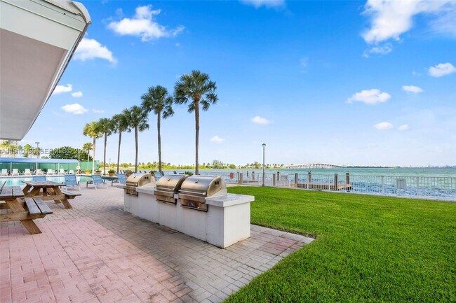 Photo - 3301 NE 5th Ave Unidad 214