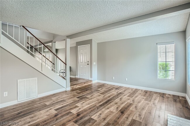 Photo - 2910 Currant Ln