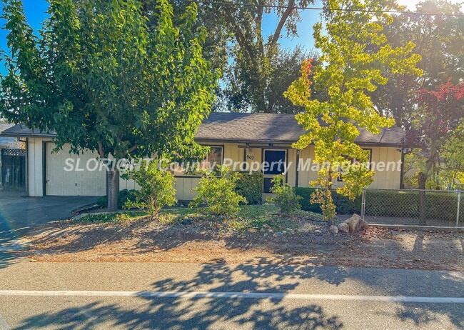 Building Photo - AVAILABLE MARCH - Two Bedroom Home Close to Templeton Park