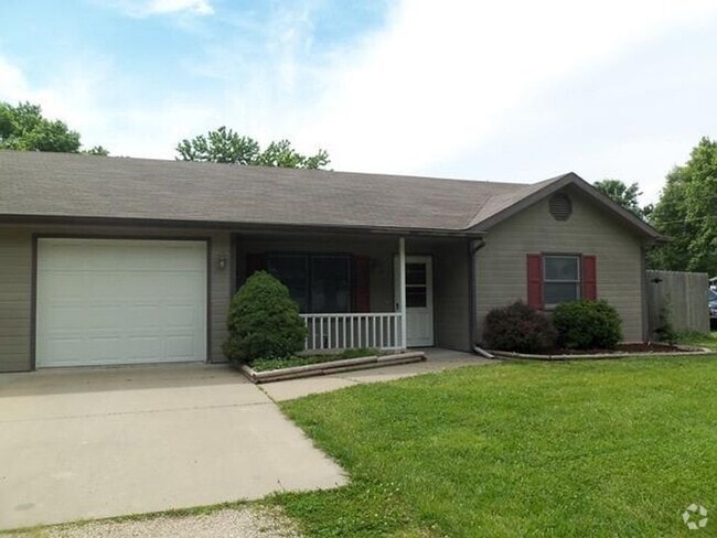 Building Photo - TALL CEILINGS! GREAT LOCATION! Rental