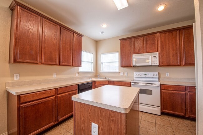 Photo - Spacious 4/2.5 Rental in Great ISD & LOTS ...