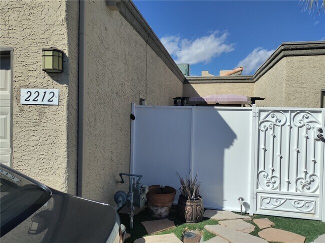 2212 High Dunes Ln