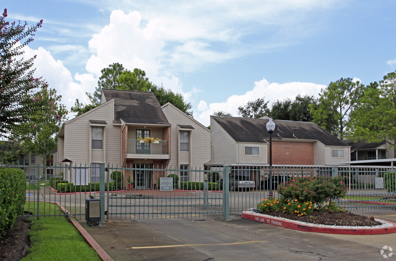 Silver Maples - Silver Maples Apartments