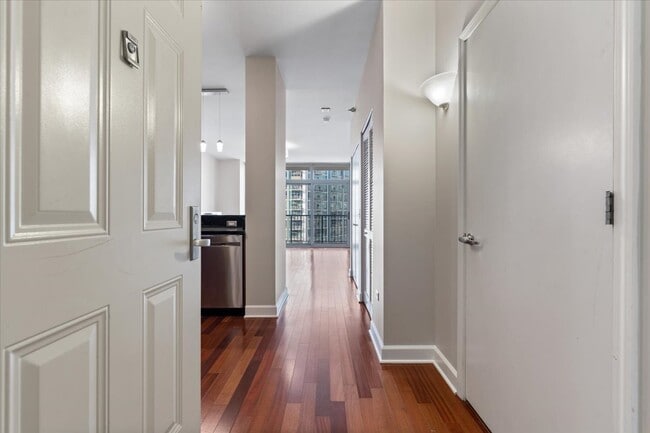 Photo - 1600 S Prairie Ave Unidad 1505