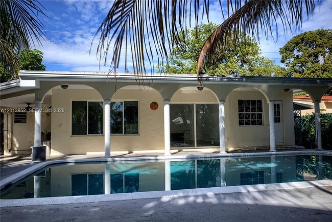 Photo - 301 SW 5th St