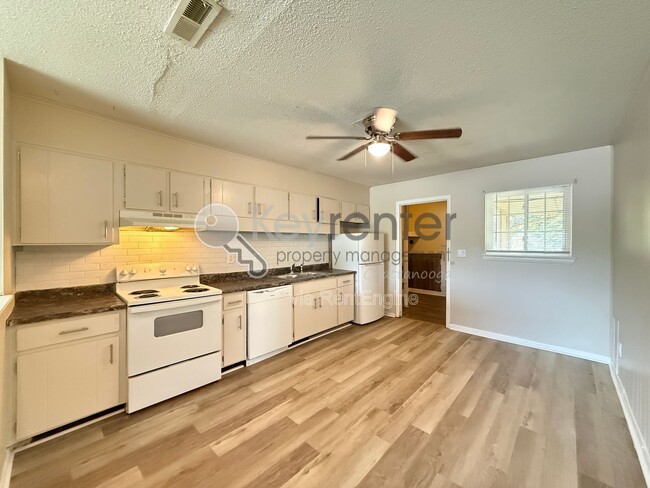 Building Photo - 3973 Teakwood Dr
