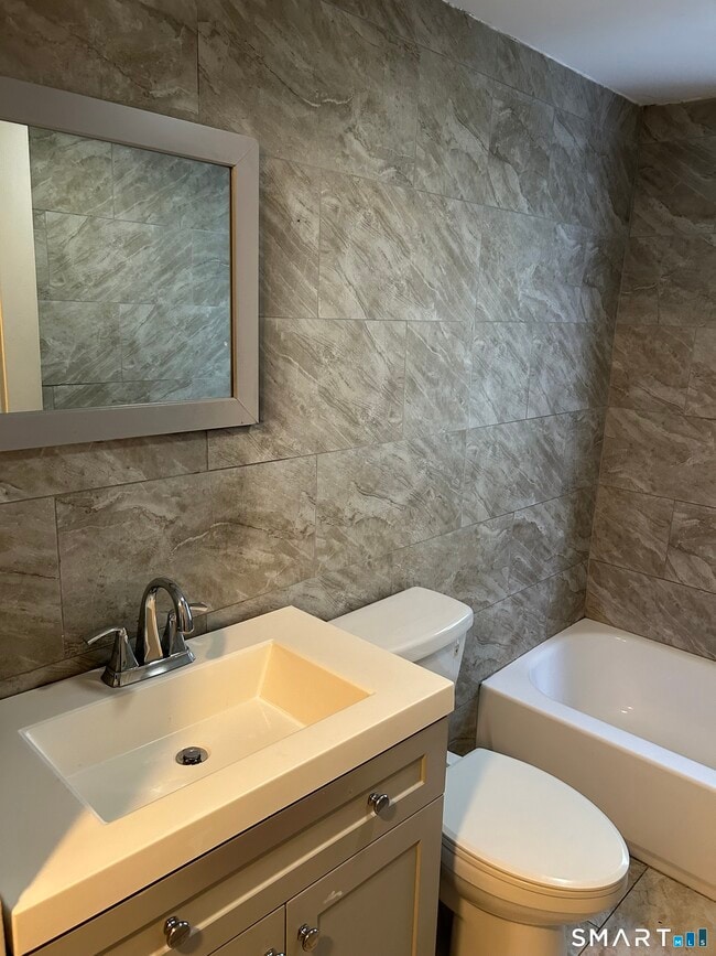 Photo - 240 Scott St