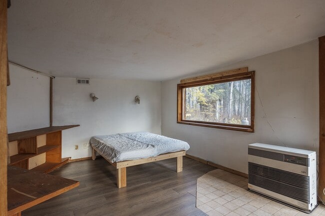 Photo - Cozy 2 Bedroom, 1 Bath, With a great Locat...