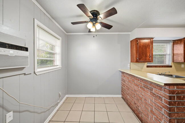 Photo - 6116 Octavia St