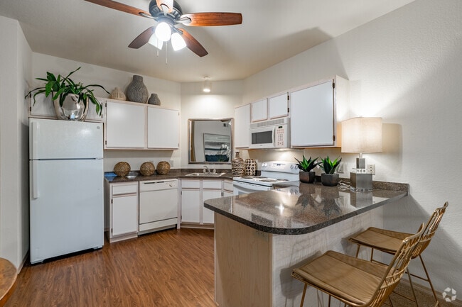 Custom Deluxe III 2BR, 2BA - 1093SF - Kitchen