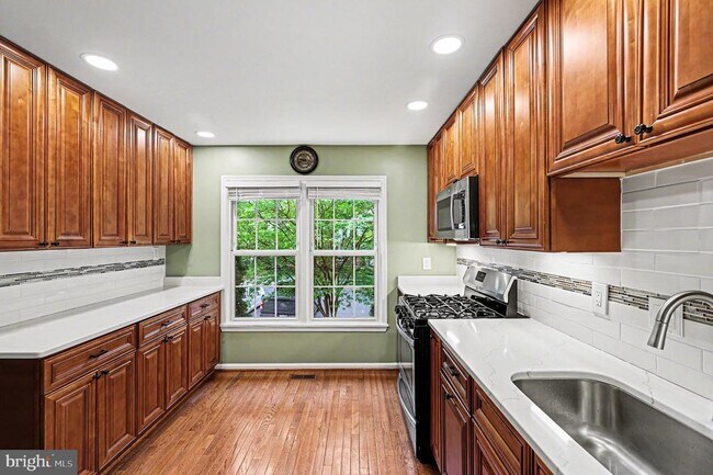 Photo - 7468 Brighouse Ct