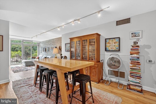 Photo - 333 N St SW Unit 333