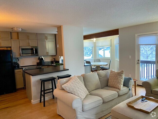 Building Photo - Furnished corporate rental