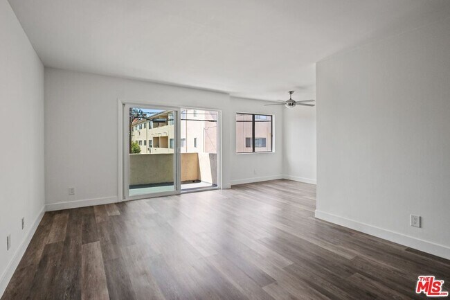 Photo - 12033 Goshen Ave Unidad 8