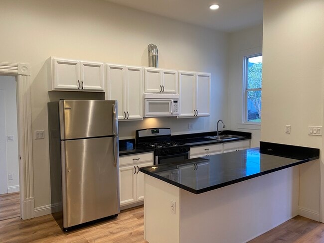 Photo - 1655 J St Unit 1