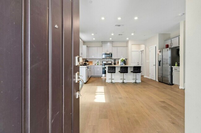 Photo - 123 Rodbell Ln