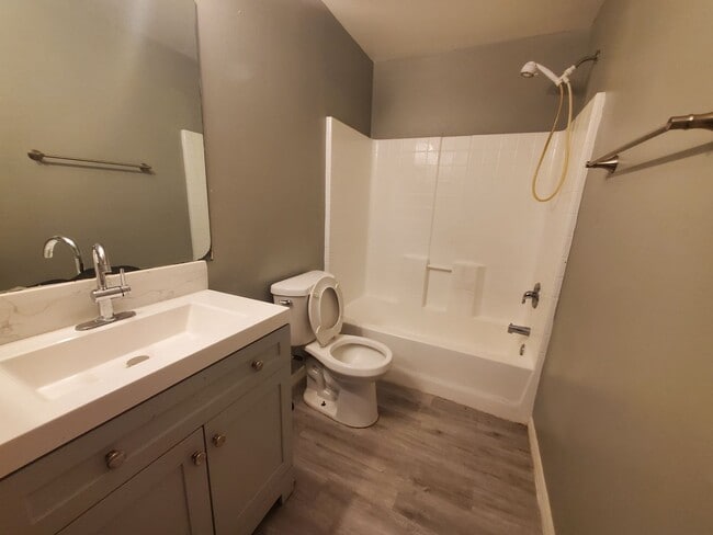 Photo - 2417 George Ave S