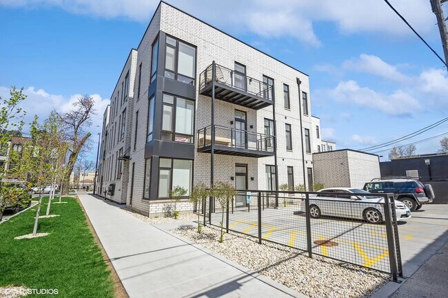 Photo - 4177 W Belmont Ave Unit 3153-305