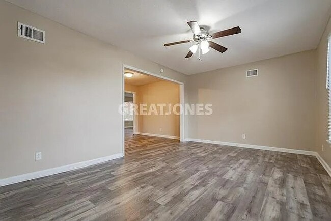 Photo - 1704 Westchester Dr