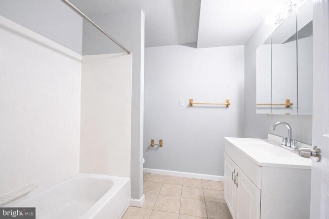 Photo - 211 Front St