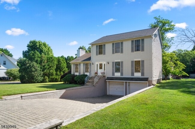 32 Montville Ave