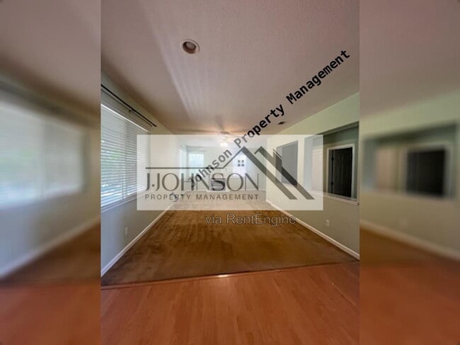 Photo - 323 Glenbriar Cir