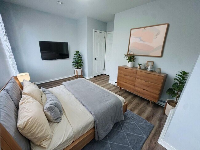 Photo - 946 Farson St Unit 1