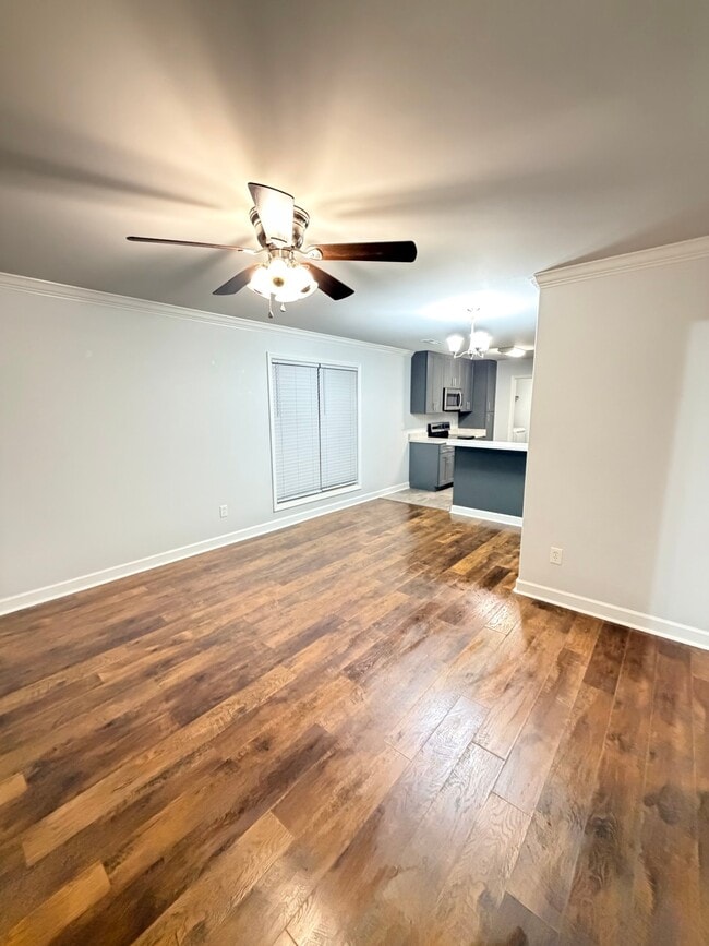 Photo - 127 Hedge Ln