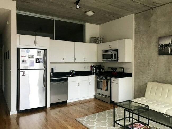 Building Photo - 630 N Franklin St Unit 614