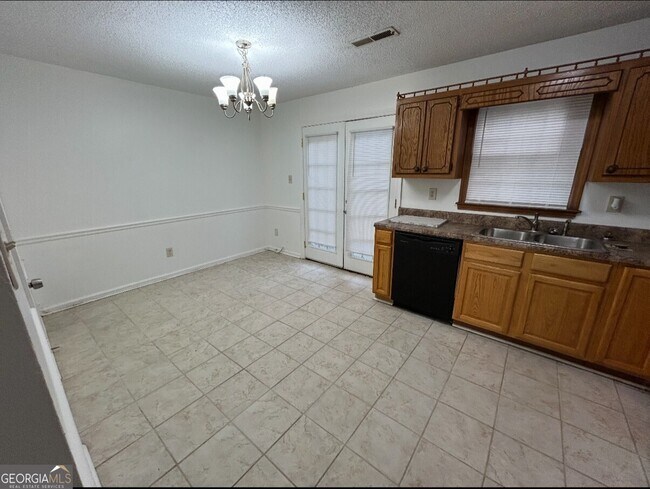 Photo - 1680 Winchester Way SE