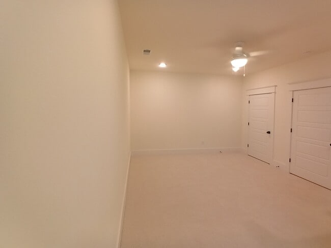 Photo - 218 McCowat St