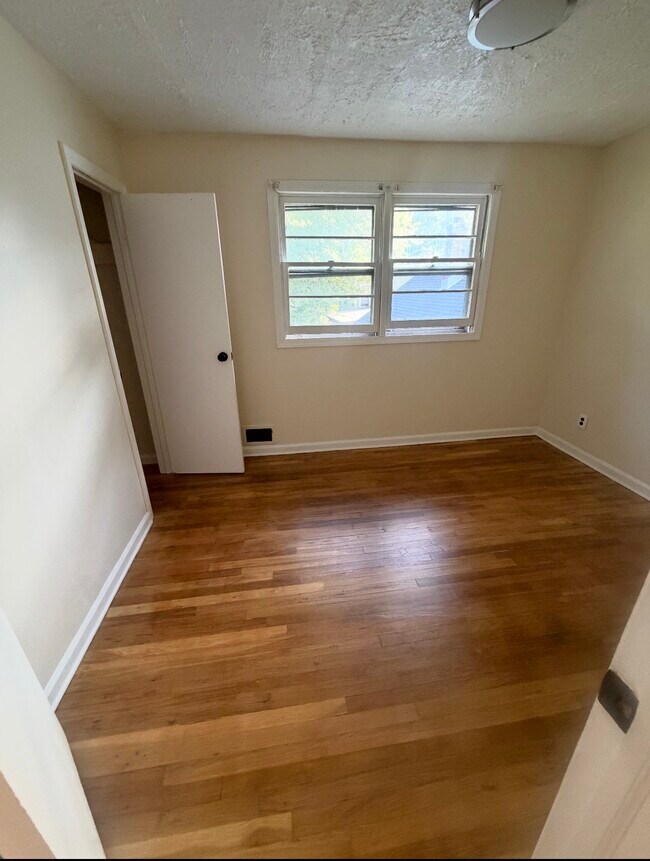 Photo - 144 Telford St
