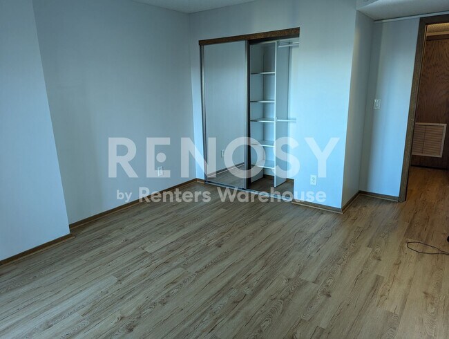 Photo - 66 9th St E