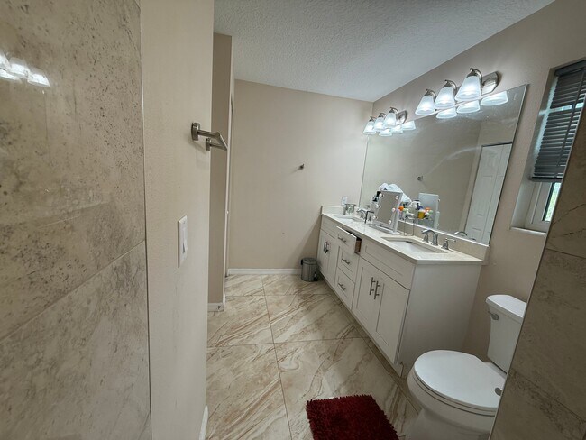 Photo - 1355 25th Ave E