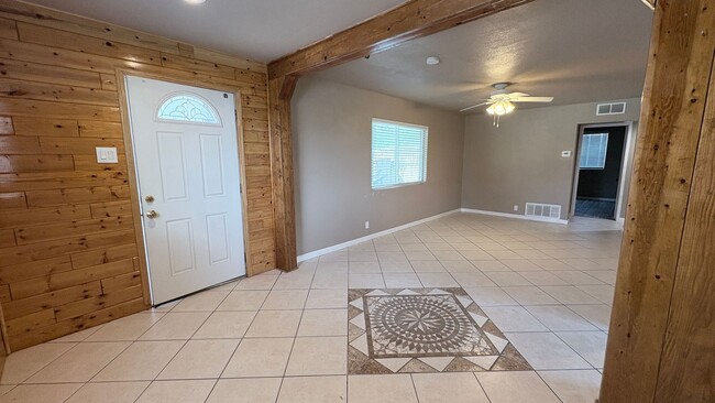Photo - 1607 W Walnut St