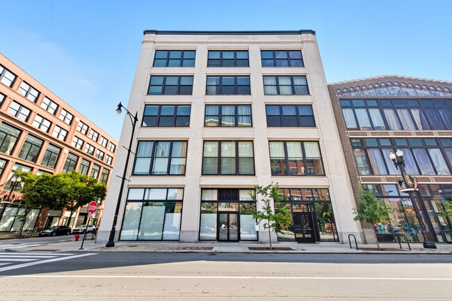 Building Photo - 2303 S Michigan Ave Unit 405 Rental