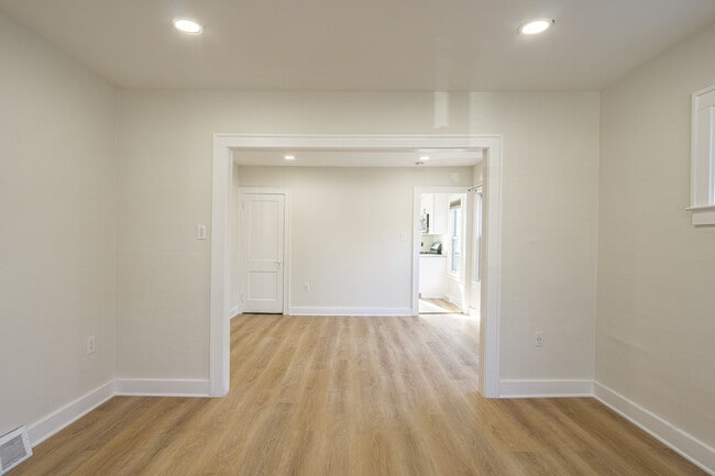 492 E Lewiston Ave Unit 1