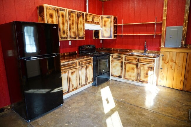 Photo - Rustic Home in Heart of Martin!