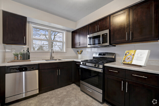 Building Photo - Westmount Village Rental