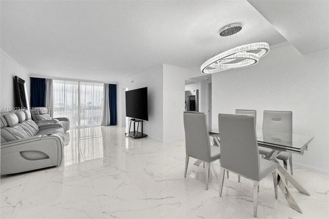 Photo - 210 174th St Unidad 2112